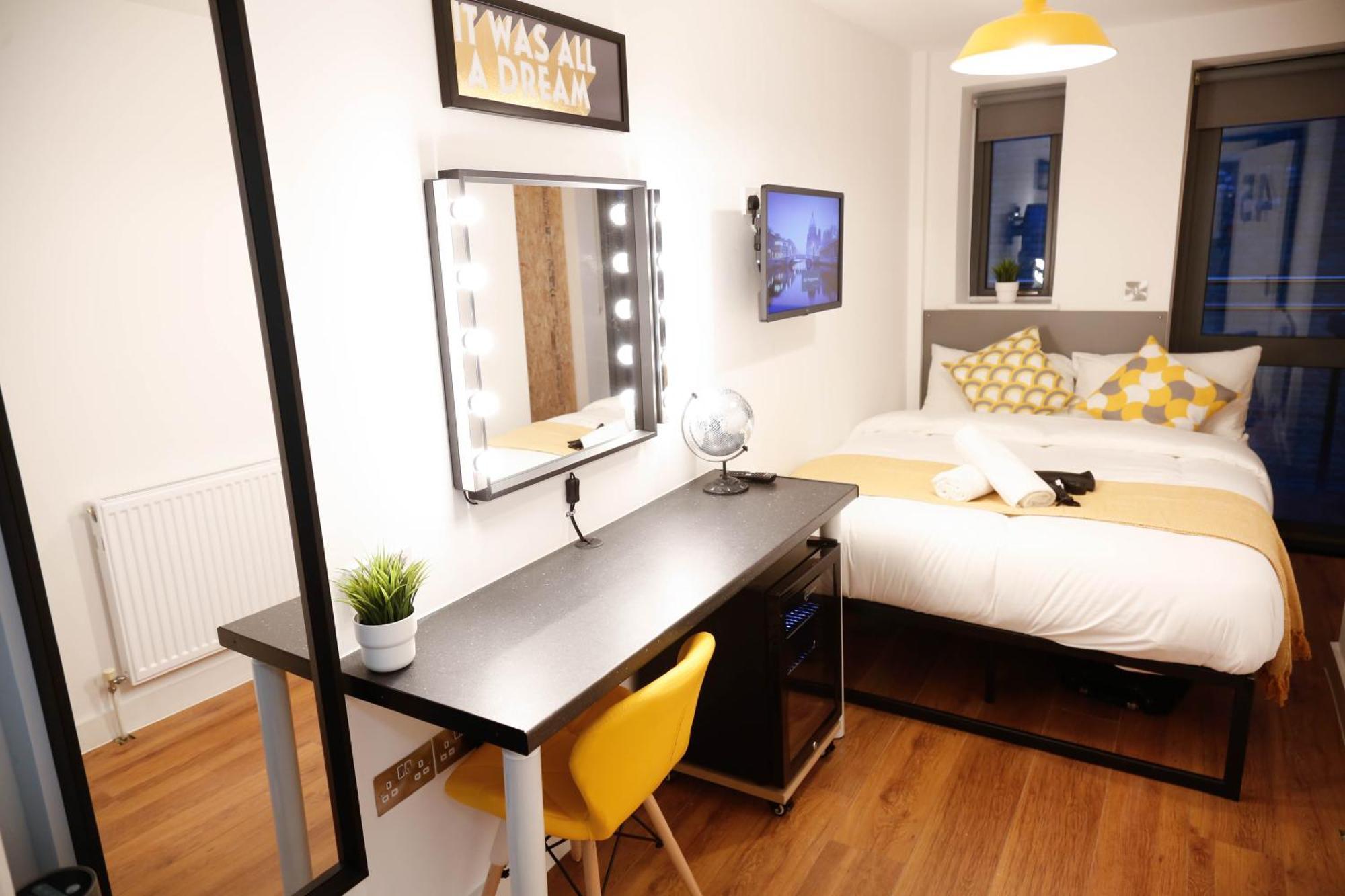 New Luxury Rooms In The Heart Of London Next To Shops, Cafes, Bars & Metro With Shared Bathrooms Londres Exterior foto