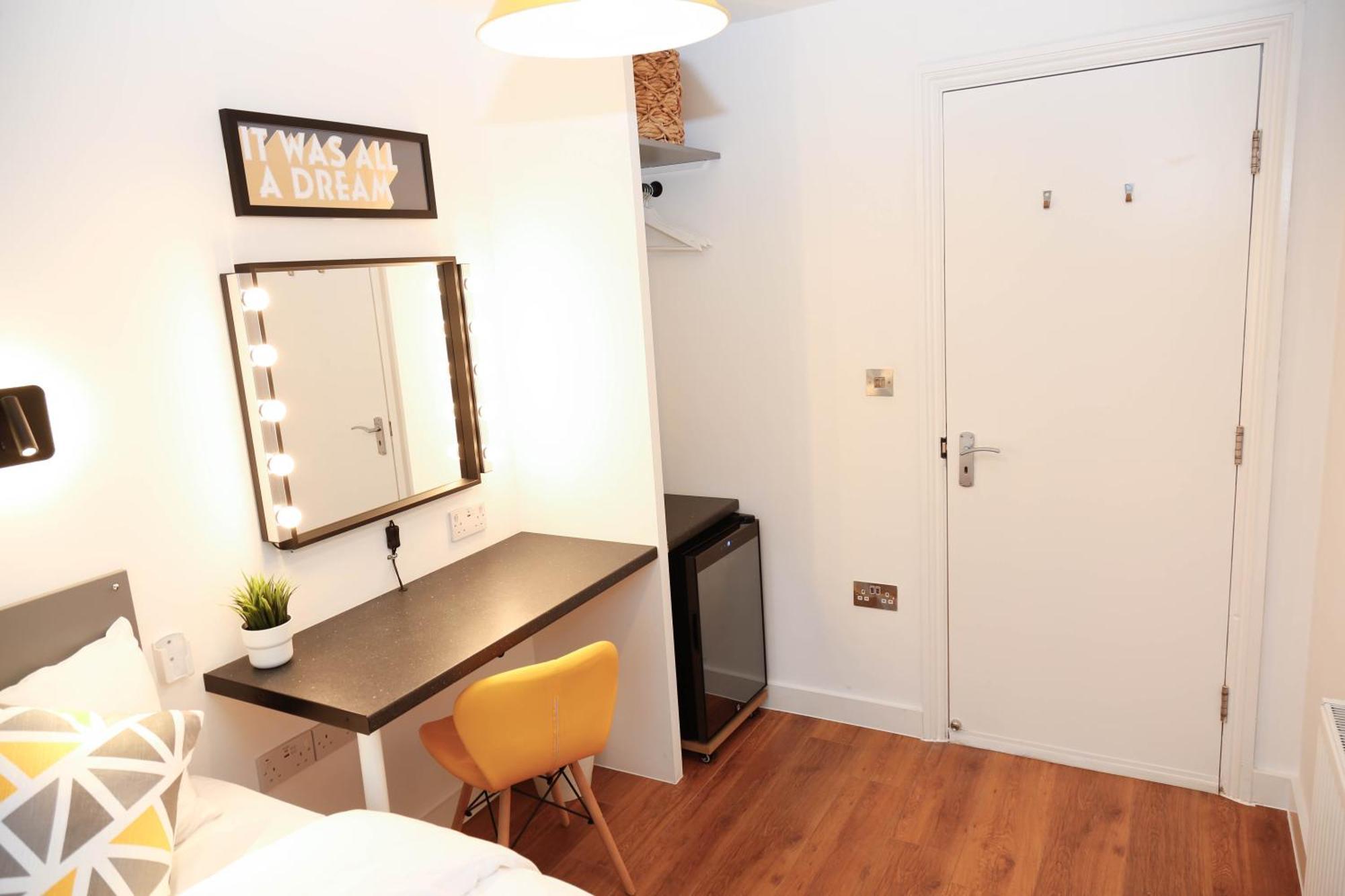 New Luxury Rooms In The Heart Of London Next To Shops, Cafes, Bars & Metro With Shared Bathrooms Londres Exterior foto