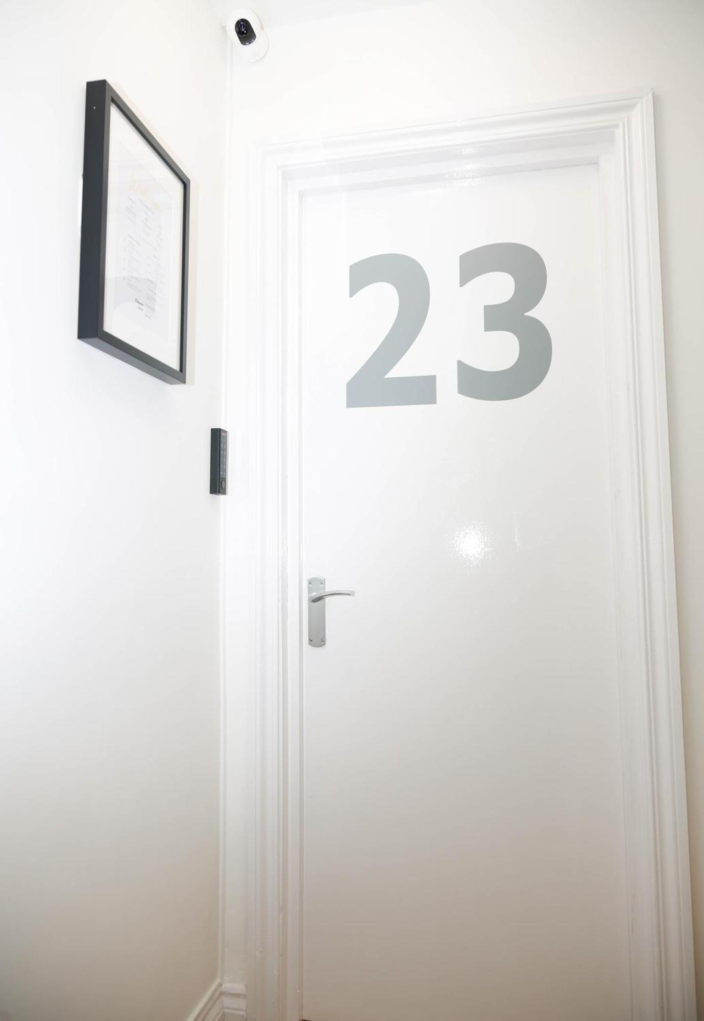 New Luxury Rooms In The Heart Of London Next To Shops, Cafes, Bars & Metro With Shared Bathrooms Londres Exterior foto