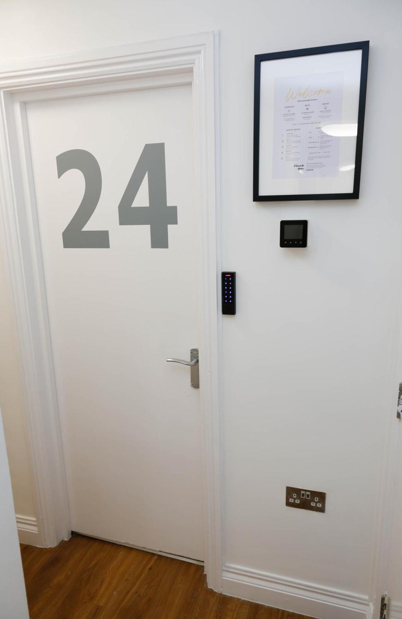 New Luxury Rooms In The Heart Of London Next To Shops, Cafes, Bars & Metro With Shared Bathrooms Londres Exterior foto